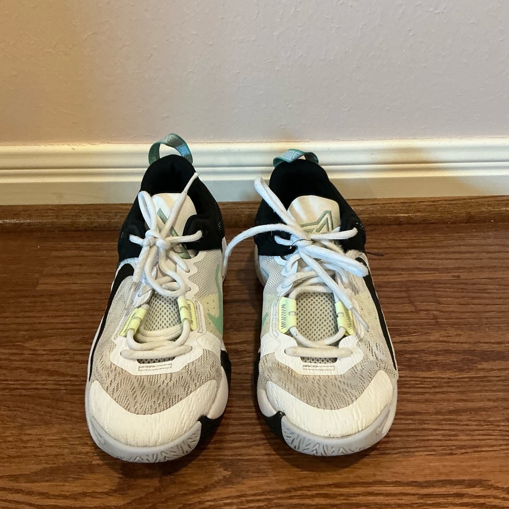 Nike White and Black Sneakers Modern Athletic Design